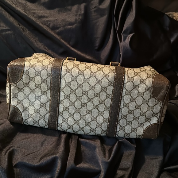 Gucci Preloved Good Condition with lock and two keys - Picture 4 of 10